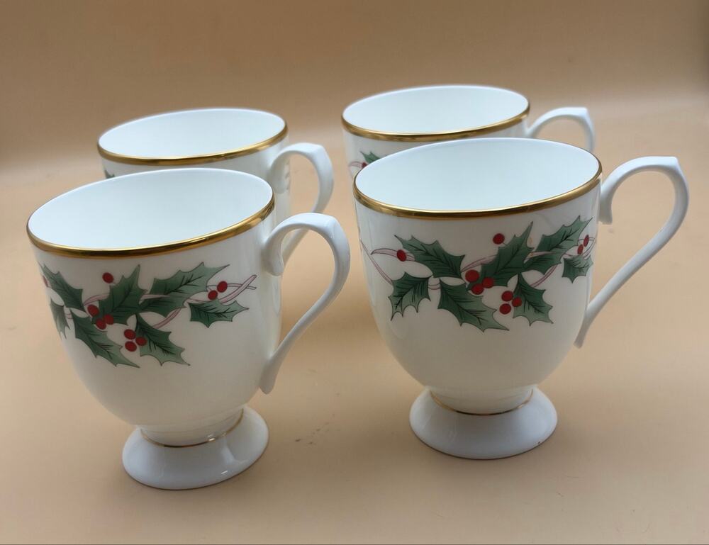 Mikasa Ribbon Holly Bone China Mugs Set of 4 Japan Gold Trim Original Box